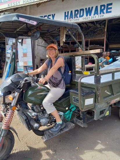 Mit dem Tuc Tuc geht es weiter zur nächsten Station. Den Transport mussten wir selbst organisieren. Ich bin natürlich nicht selbst gefahren.  