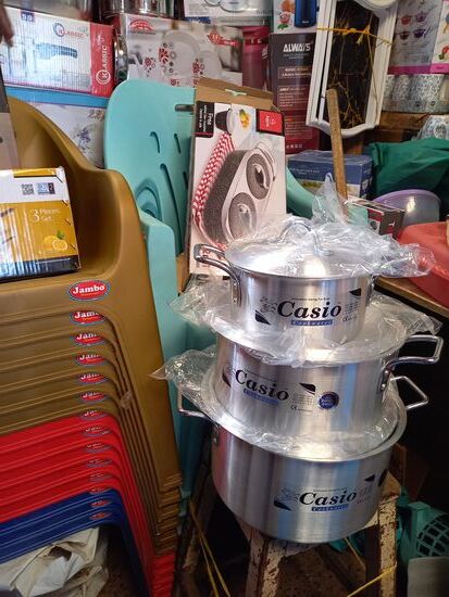 Diese drei  Töpfe für 150000Tzs sollen es sein.