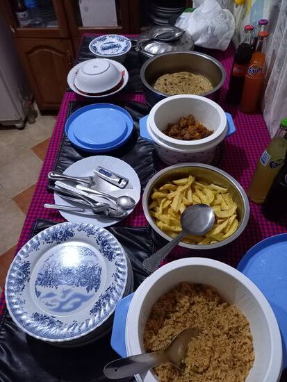 Es gab wieder reichlich. Witness war immer etwas traurig darüber, das wir so wenig essen. Heute haben wir extra kein Mittag gegessen, um sie nicht zu enttäuschen.