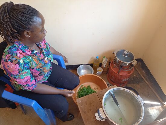 Die Köchin bereitet uns derweil ein leckeres Mittagessen.