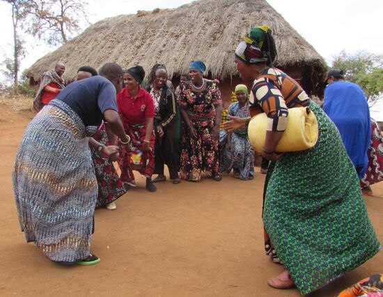 Dann wird für uns getanzt und alle haben irgendwie Freude daran.
