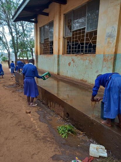 Die Gebäude könnten alle einen Anstrich gebrauchen.