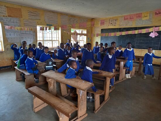 In jeder Klasse sind 70 bis 80 Schüler.