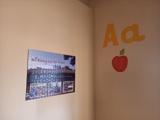 Ich bin glücklich, das Puzzle hängt.