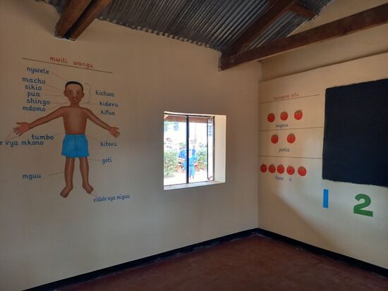 Wir haben die Wände so gestaltet, das die Kinder etwas dadurch lernen können.