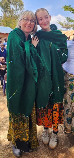 Wir sind vollkommen ergriffen von dem was uns diese Menschen an Dankbarkeit entgegenbringen.