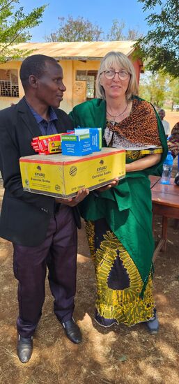 Es war mir ein inneres Bedürfnis der kleinen Schule etwas zukommen zu lassen.