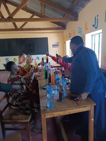 Kaum hatte ich erzählt,  das wir in Deutschland "Prost" sagen beim anstossen, hatten alle einen riesen Spaß daran.