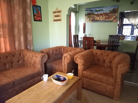 Eine gemütliche Sitzecke gibt es auch  Wir fühlen uns wie in einem 5 Sterne Hotel   