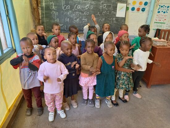 Singen ist ein großer Bestandteil im Unterricht.