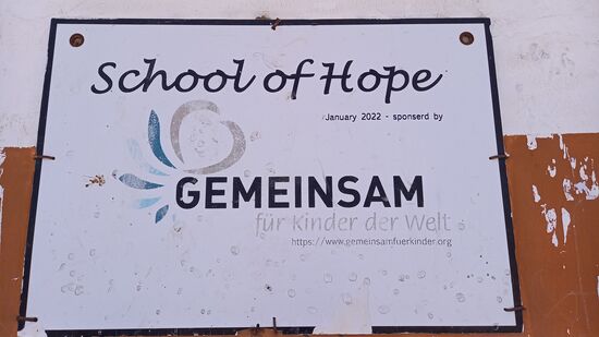 Wer uns beim nächsten Bau unterstützen möchte, kann das gern mit einer Spende auf unser Vereinskonto tun. 
Verwendungszweck: school of hope
