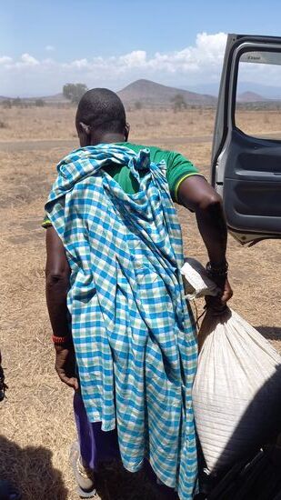 Unser Fahrgast verlässt den Bus.