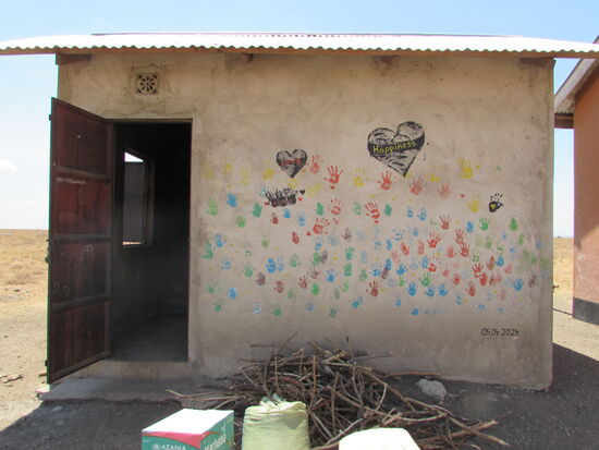 Die Küche mit Vorratskammer.