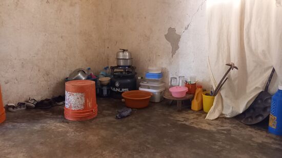 Ein paar Habseligkeiten in der Kochecke