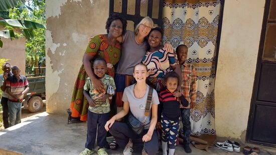 Alle sind irgendwie glücklich. Doch mich machen die Lebensumstände der Familie betroffen!