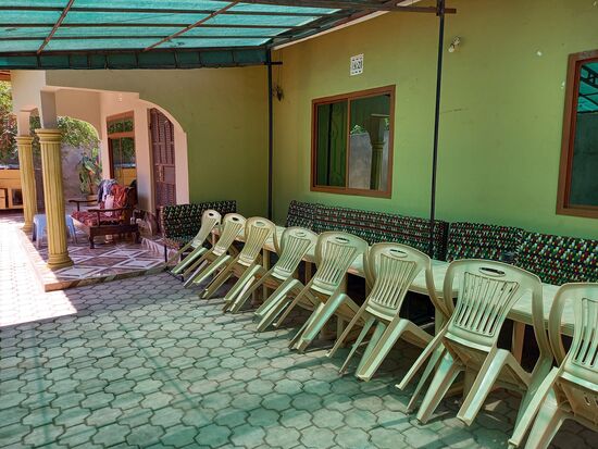 Im Nachbarhaus ist Platz für viele Freiwillige. Zur Zeit sind mehr als zehn junge Leute aus Frankreich hier.