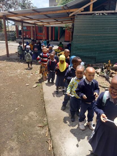 Anstehen für das Mittagessen