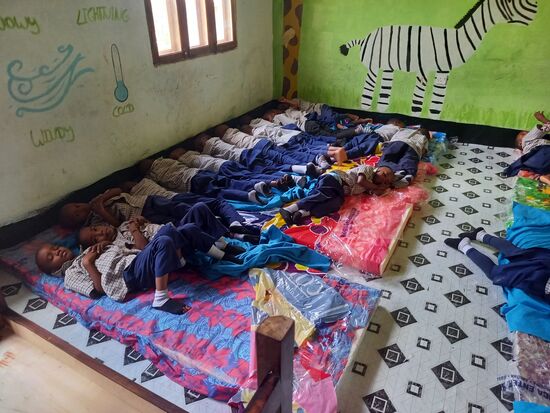 Danach ist Mittagsschlaf angesagt, ehe die Kinder von ihren Eltern abgeholt werden.