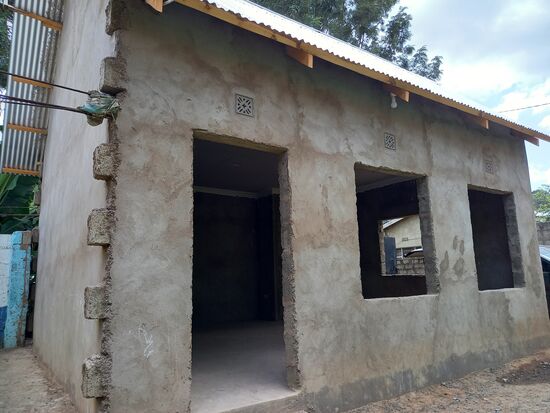 Der Neubau. Alicia will mit einem Spendenaufruf helfen das Gebäude fertig zu stellen. Dafür sind wir sehr dankbar.