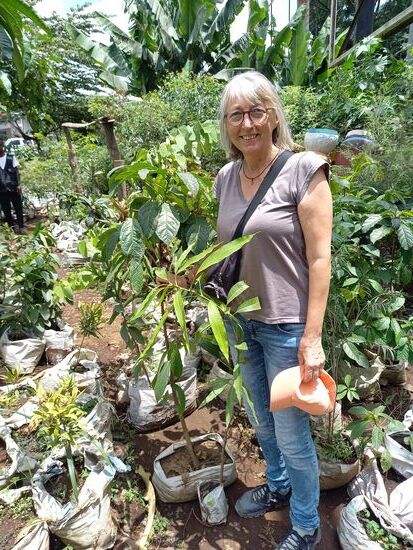 Ich bin happy und im Baby Haus freut man sich auch auf die Pflanzen.