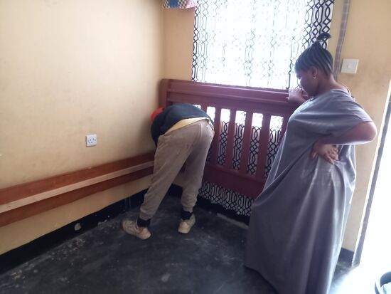 Auch diese Mutter kann ihr Glück nicht fassen.