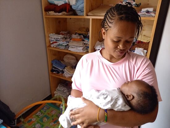 Gift ist heute etwas unzufrieden. Er hat gestern eine Impfung bekommen.