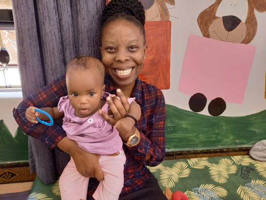 Elizabeth mit der Krankenschwester Bertha. So ein Baby Haus ist verpflichtet! eine Krankenschwester zu beschäftigen.
