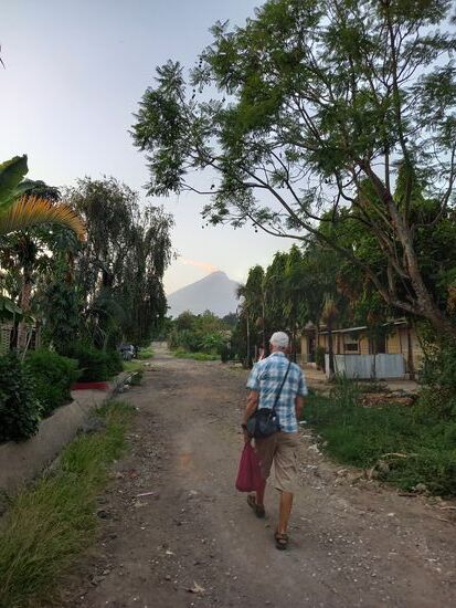 Auf dem Heimweg geht die Sonne unter.