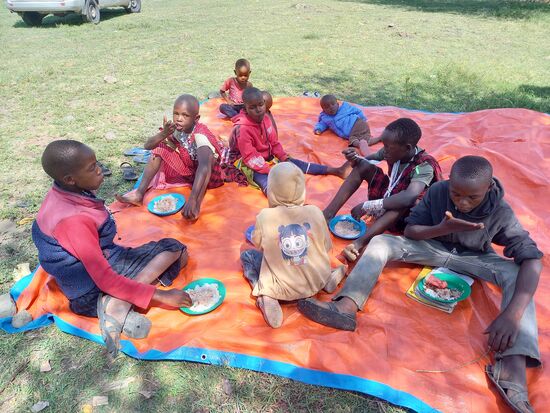 Die Kinder verputzen im Nu riesige Portionen.