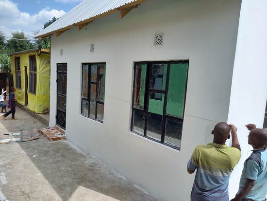 Der Klassenraum ist fast fertig.