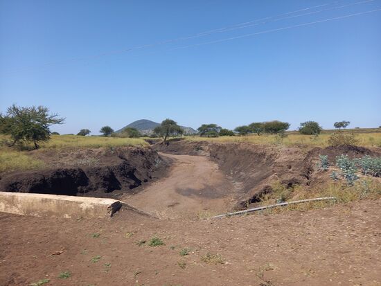 Die Flüsse sind ausgetrocknet, doch ab März beginnt die Regenzeit und dann entstehen hier reißende Flüsse..