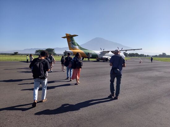 Unser Flug startet 9:25Uhr. Die Flugdauer beträgt 1Stunde 15Minuten.