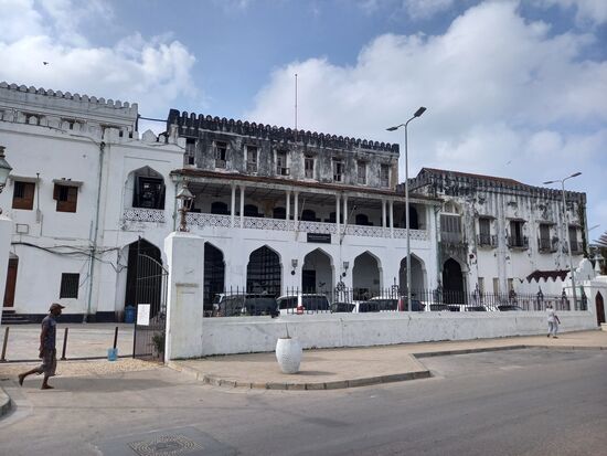 Der Sultanspalast. Einst ein prunkvolles Gebäude, ist es heute renovierungsbedürftig.