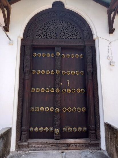 Eine Tür im indischen Stil.