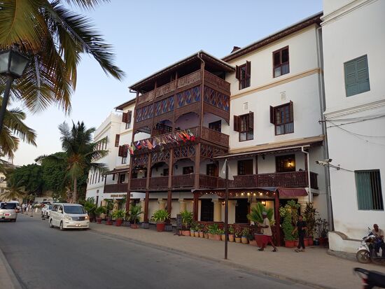 Ein schönes Hotel direkt am Hafen.