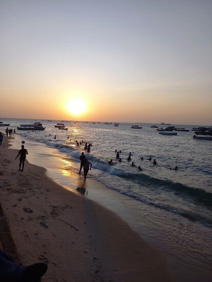 Die Sonne geht unter, als wir uns auf den Weg machen um noch lecker Essen zu gehen.