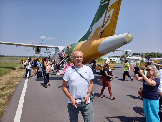 Nach 1 Std. 15 Minuten Flug sind wir in Arusha. Peter holt uns ab und wird uns nach Usa River bringen.