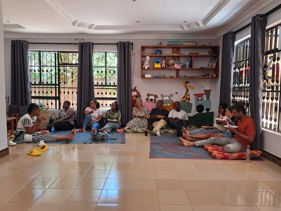 Dann wird es still, denn alle genießen das Essen  