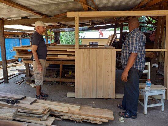 Die ersten Elemente von den Hütten sind in Arbeit  