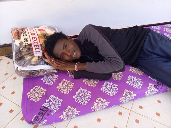 Kaum zurück, kann Jackson sein Glück kaum fassen.