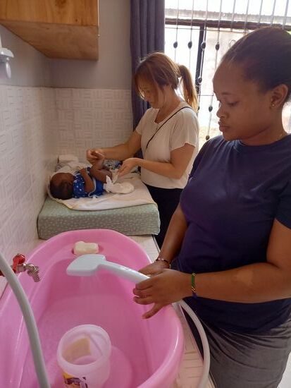 Badezeit für den kleinen Gift.