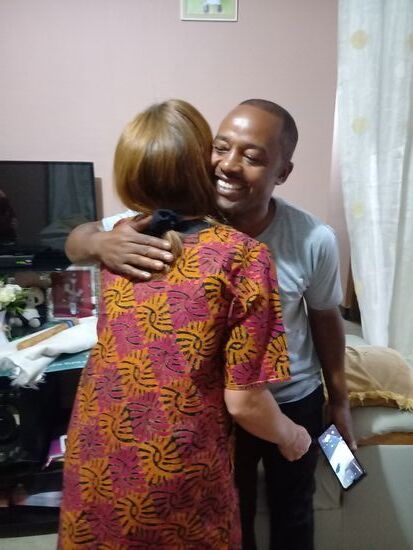 Wir haben gemeinsam für Anika gesungen und gebetet. Dann gab es herzliche Umarmungen.