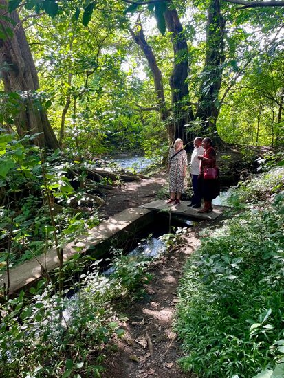 Vumila und Witness sind total begeistert. Sie wussten nicht, das es hier so einen schönen Ort gibt.