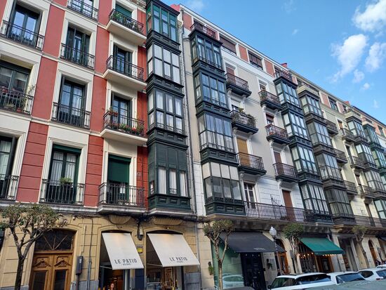 Straßenzüge mit schönen Balkonen