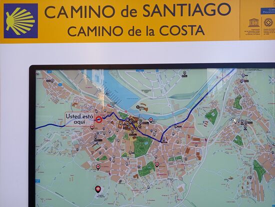 Hier ein Blick auf die Stadtkarte. Die blaue Linie ist der Caminho.