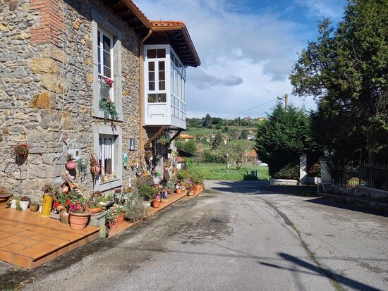 Am Wegesrand, gegenüber der Kapelle Santiago del Monte.