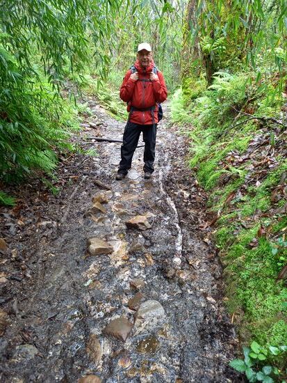 Aber irgendwie macht es auch Spaß hier entlang zu stapfen.