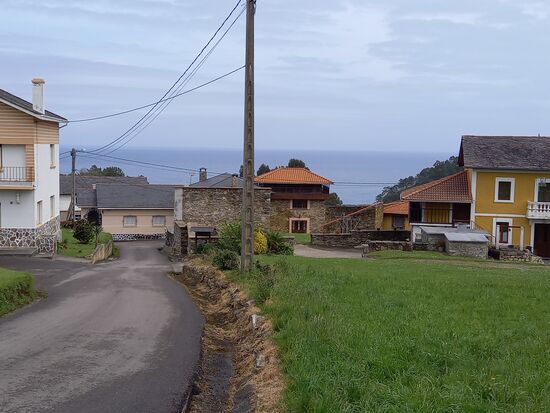 Nach der Kaffee Pause hat es aufgehört mit regnen   und wir haben sogar Sicht auf das Meer.