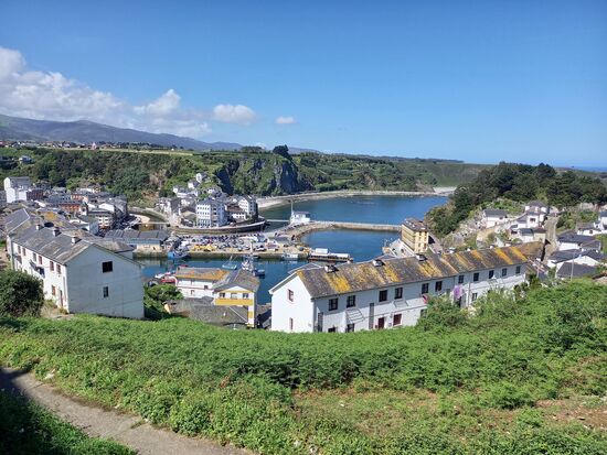 Nach 18km kommen wir mittags in der schönen Stadt Luarca an.