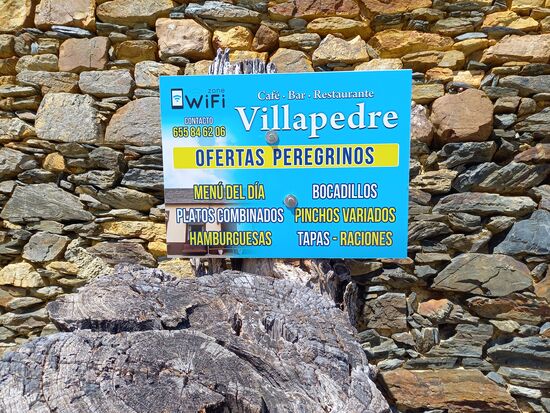 Hier wird schon mal Werbung für unser Ziel gemacht. Es liegt allerdings noch 8km entfernt.